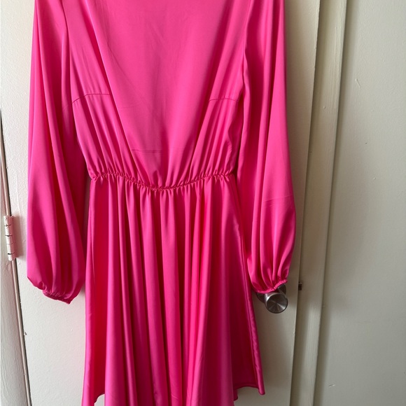 Beautiful dress - Picture 2 of 2